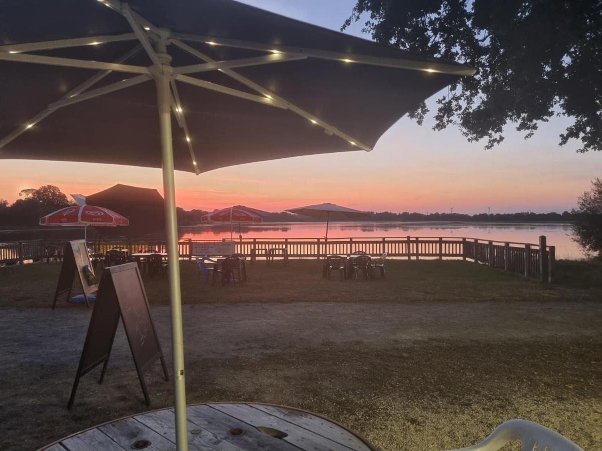 Camping Les Rives Du Lac Bois Morin 外观 照片