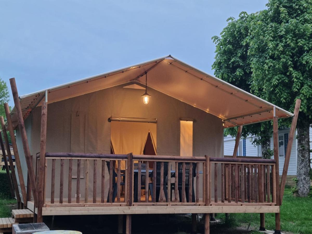 Camping Les Rives Du Lac Bois Morin 外观 照片